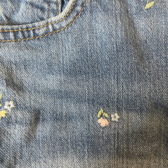 Cat & Jack. Short made of elasticized denim. Size M (8). Made in Vietnam. - Picture 4 of 7